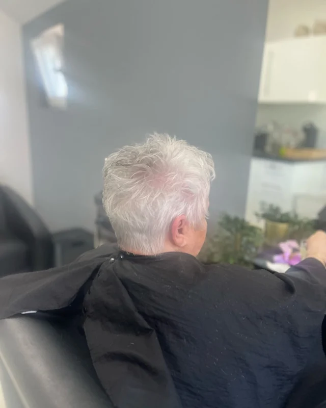 Tijd voor een frisse look? 💖 
Bij Salon Sparkling zorgen we ervoor dat jij stralend de deur uitgaat! Of je nu kiest voor een subtiele touch-up of een complete make-over. Wij luisteren, adviseren én creëren.

Jouw haar, jouw stijl, onze passie. ✨ 

Boek nu je knipafspraak via de website! www.salonsparkling.nl

#SalonSparkling #KnippenMetStijl #NieuweLook #FrisKapsel #Haartransformatie #Kapsalonhellevoetsluis