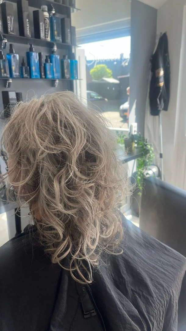 ✨ Perfecte Krullen, Unieke Techniek! ✨

Heb jij prachtige krullen, maar weet je niet hoe je ze écht tot hun recht laat komen? Bij Salon Sparkling hebben we dé oplossing! Met onze exclusieve kniptechniek, speciaal ontwikkeld voor krullend haar, zorgen we ervoor dat jouw krullen:

🌟 Meer veerkracht krijgen
🌟 Vol, gedefinieerd én gezond ogen
🌟 Perfect aansluiten bij jouw gezichtsvorm

🔗 Onze techniek richt zich op de natuurlijke valling van jouw krullen, zodat ze stralen zoals nooit tevoren. Geen standaard aanpak, maar maatwerk voor jouw unieke lokken!

Boek nu jouw afspraak en ontdek wat Salon Sparkling voor jou kan betekenen. Want jouw krullen verdienen het beste! 💇‍♀️✨

📅 Boek je knipafspraak op www.salonsparkling.nl 

#KrullenKnippen #CurlyHair #PerfecteKrullen #KrullenSpecialist #NatuurlijkeKrullen #HairGoals #krullenliefde
